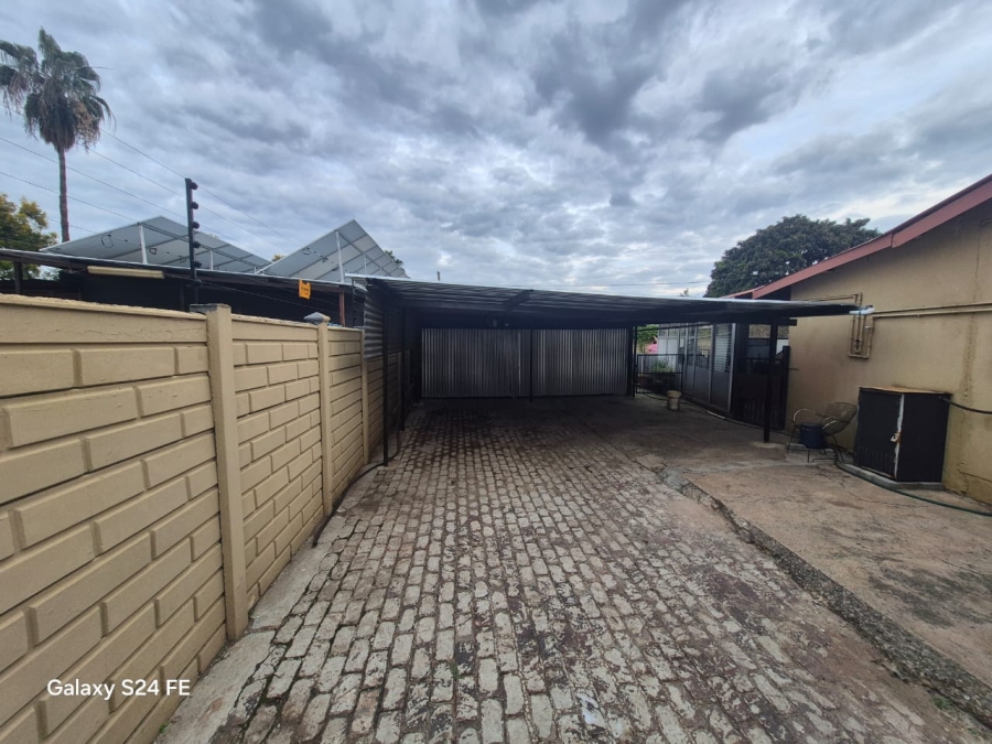 4 Bedroom Property for Sale in Oos Einde North West
